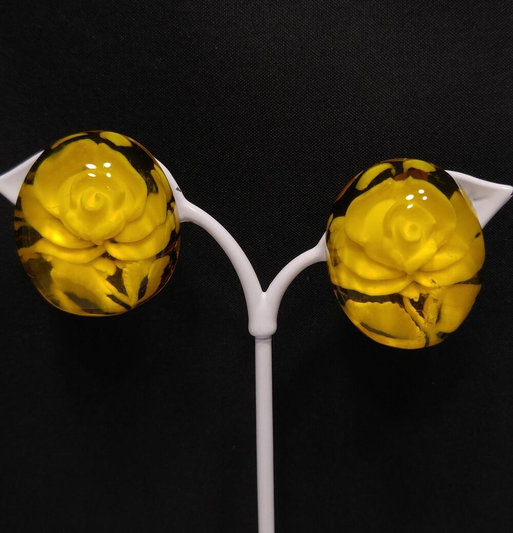 Vintage Yellow Lucite Flower Inside Clip Earrings, Yellow Clear, White Rose